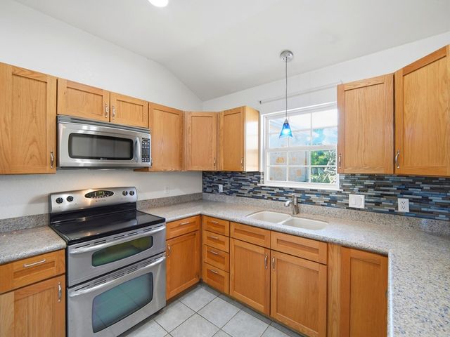 154 N Fannin Dr, Kerrville, TX 78028