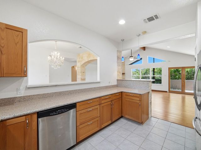 154 N Fannin Dr, Kerrville, TX 78028
