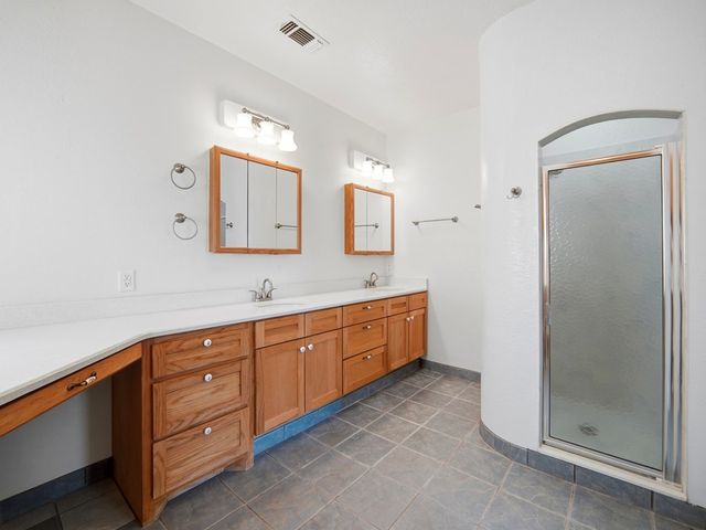 154 N Fannin Dr, Kerrville, TX 78028