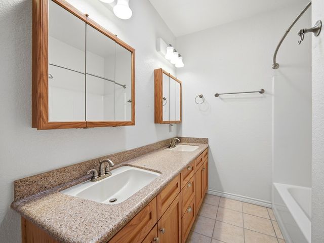 154 N Fannin Dr, Kerrville, TX 78028