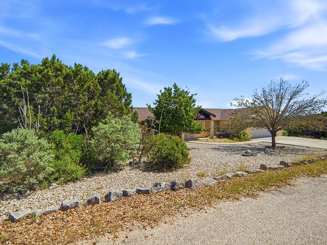 154 N Fannin Dr, Kerrville, TX 78028
