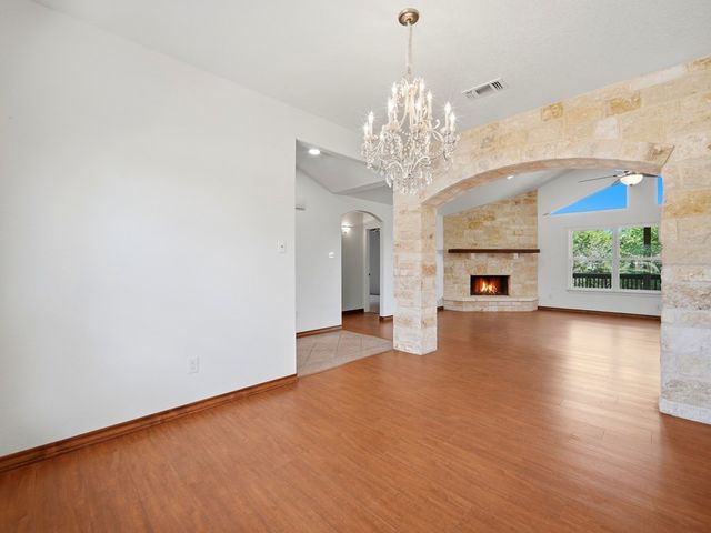154 N Fannin Dr, Kerrville, TX 78028