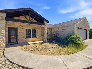 154 N Fannin Dr, Kerrville, TX 78028