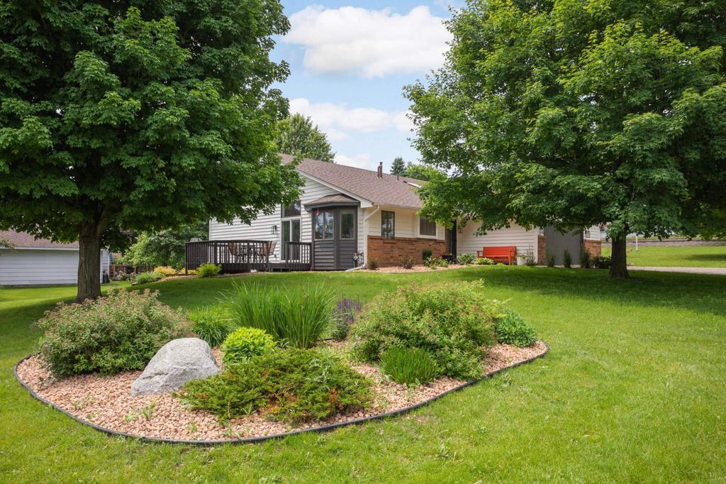 12785 49th Avenue N, Plymouth, MN 55442