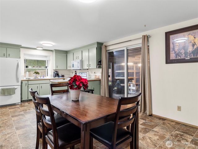 302 1st Avenue E, Pacific, WA 98047