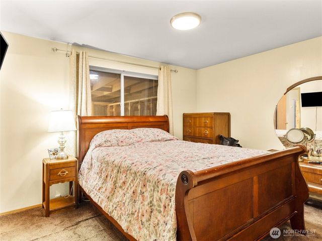 302 1st Avenue E, Pacific, WA 98047