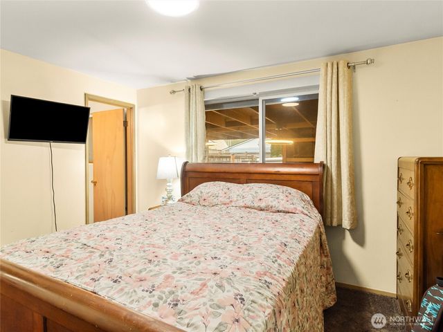 302 1st Avenue E, Pacific, WA 98047