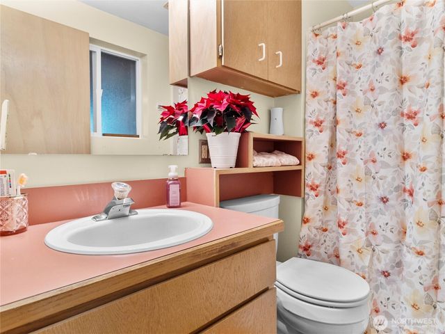 302 1st Avenue E, Pacific, WA 98047