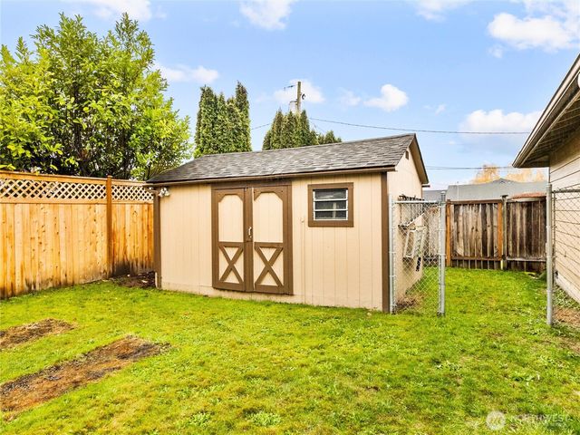 302 1st Avenue E, Pacific, WA 98047
