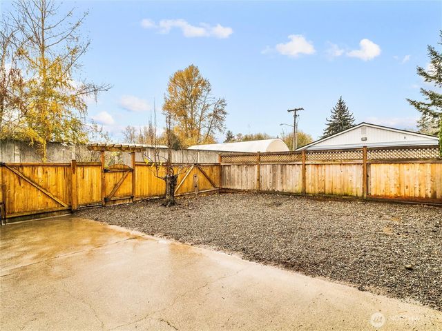 302 1st Avenue E, Pacific, WA 98047