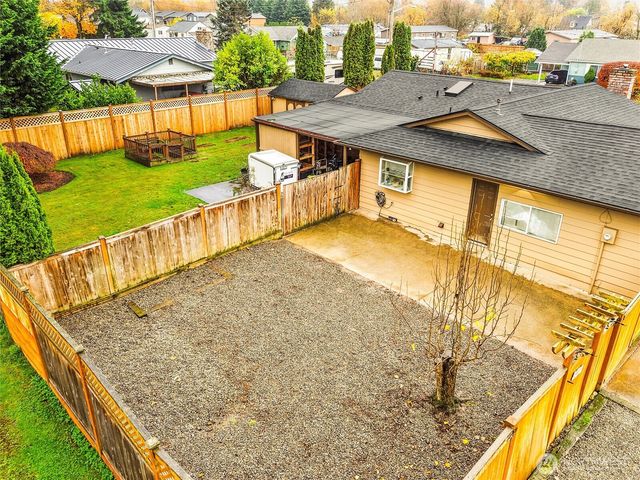 302 1st Avenue E, Pacific, WA 98047