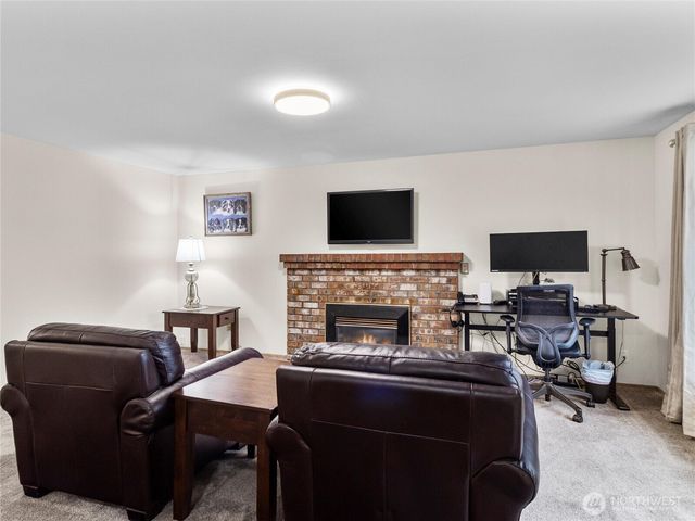 302 1st Avenue E, Pacific, WA 98047