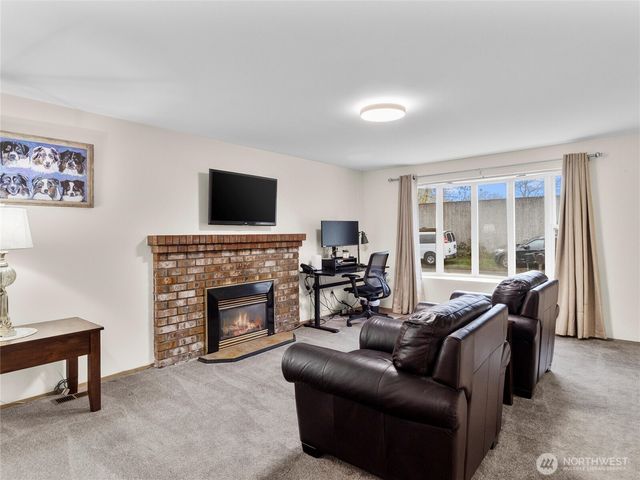 302 1st Avenue E, Pacific, WA 98047