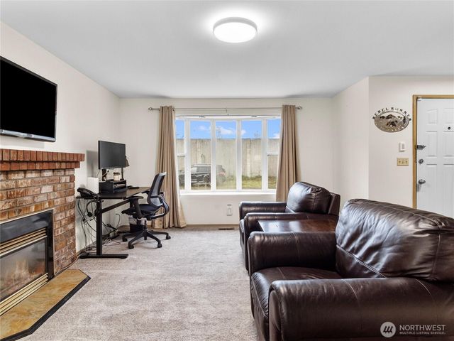 302 1st Avenue E, Pacific, WA 98047