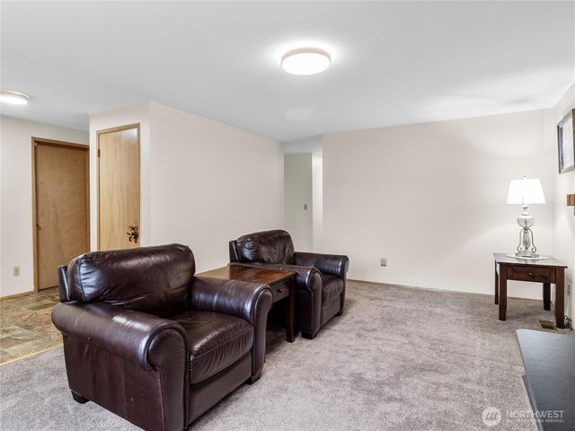 302 1st Avenue E, Pacific, WA 98047