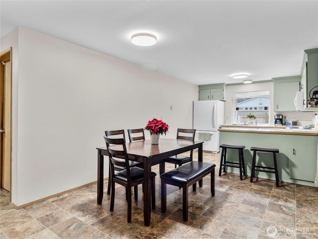 302 1st Avenue E, Pacific, WA 98047