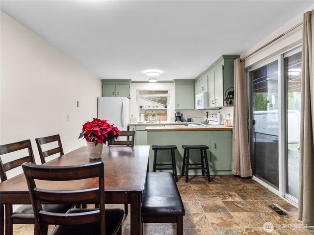 302 1st Avenue E, Pacific, WA 98047