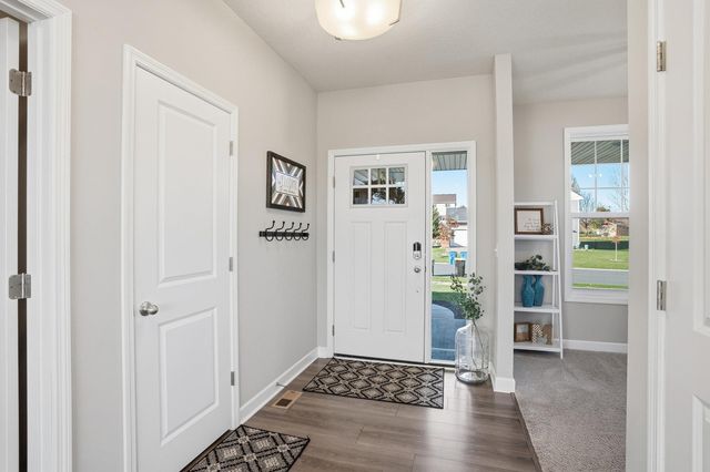 1955 Red Oak Path, Shakopee, MN 55379