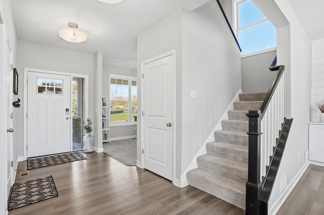 1955 Red Oak Path, Shakopee, MN 55379