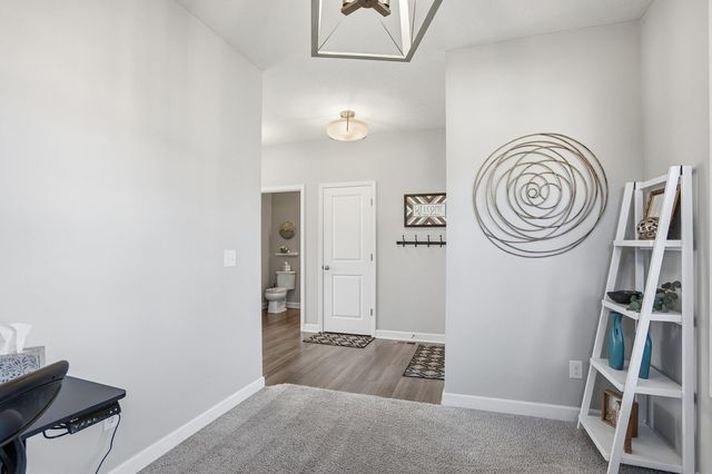 1955 Red Oak Path, Shakopee, MN 55379