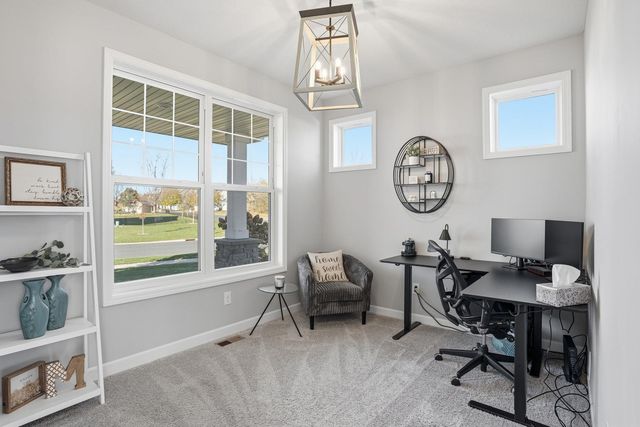 1955 Red Oak Path, Shakopee, MN 55379