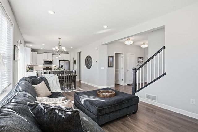1955 Red Oak Path, Shakopee, MN 55379