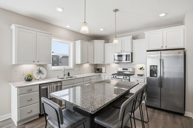 1955 Red Oak Path, Shakopee, MN 55379