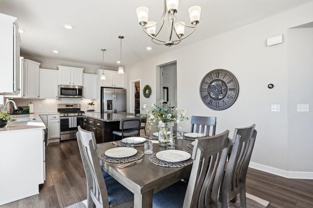 1955 Red Oak Path, Shakopee, MN 55379