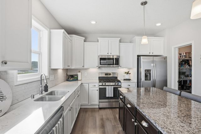 1955 Red Oak Path, Shakopee, MN 55379