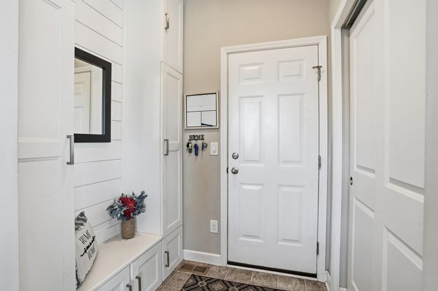 1955 Red Oak Path, Shakopee, MN 55379