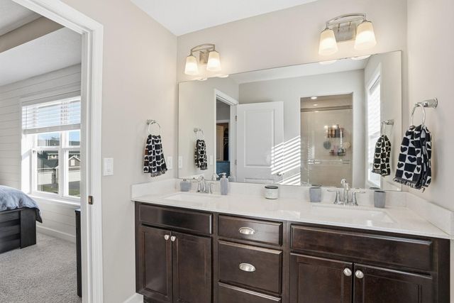 1955 Red Oak Path, Shakopee, MN 55379