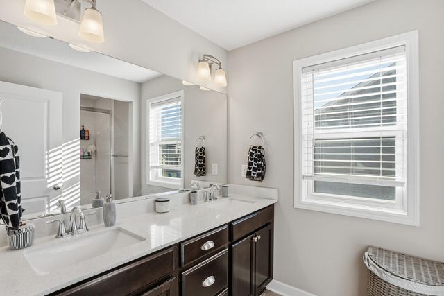 1955 Red Oak Path, Shakopee, MN 55379