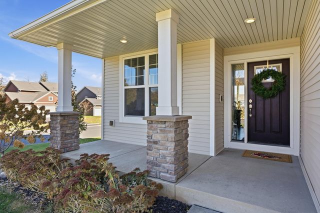 1955 Red Oak Path, Shakopee, MN 55379