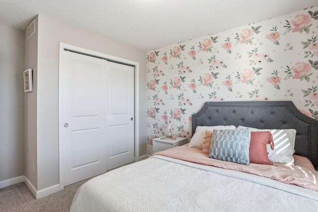 1955 Red Oak Path, Shakopee, MN 55379