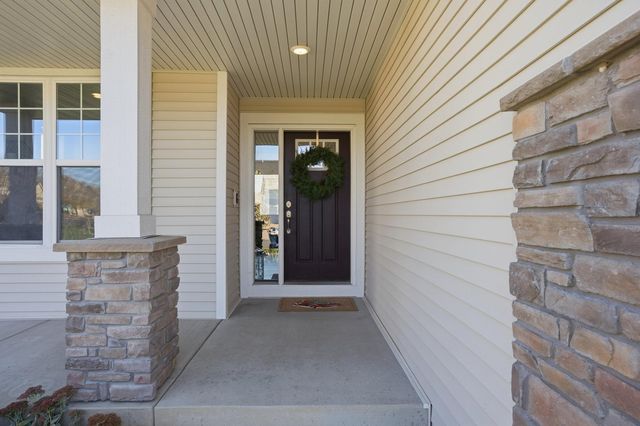 1955 Red Oak Path, Shakopee, MN 55379