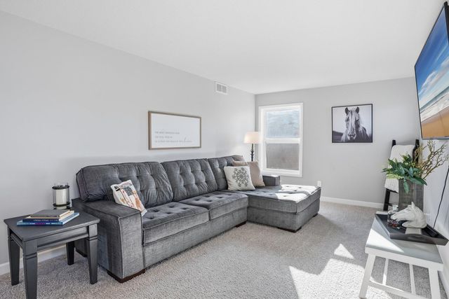1955 Red Oak Path, Shakopee, MN 55379