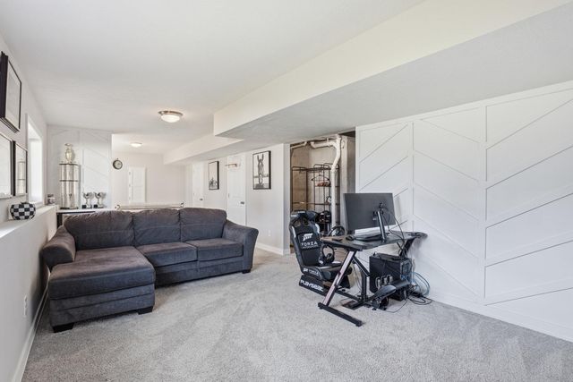 1955 Red Oak Path, Shakopee, MN 55379
