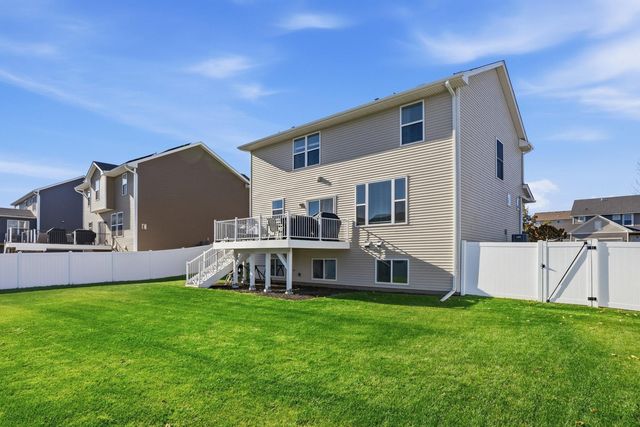 1955 Red Oak Path, Shakopee, MN 55379