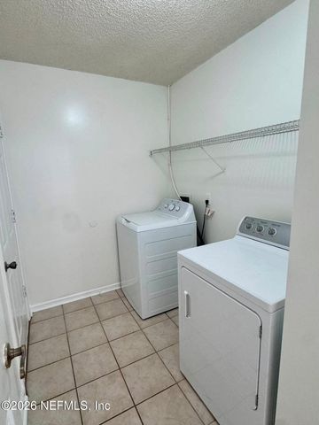 8250 LAKEMONT Drive, Jacksonville, FL 32216