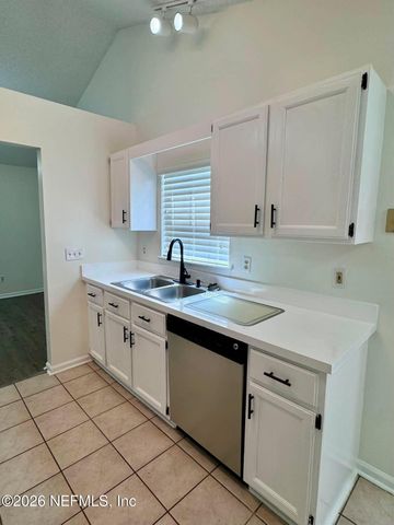 8250 LAKEMONT Drive, Jacksonville, FL 32216