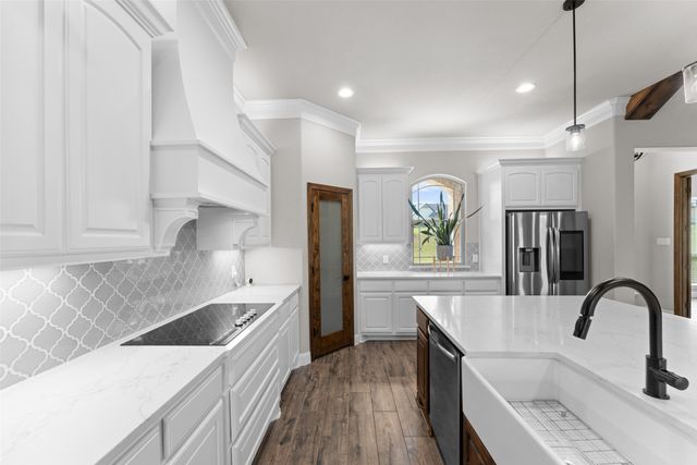 1055 Meadow Wood Terrace, Azle, TX 76020