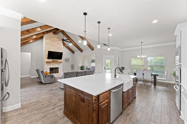 1055 Meadow Wood Terrace, Azle, TX 76020