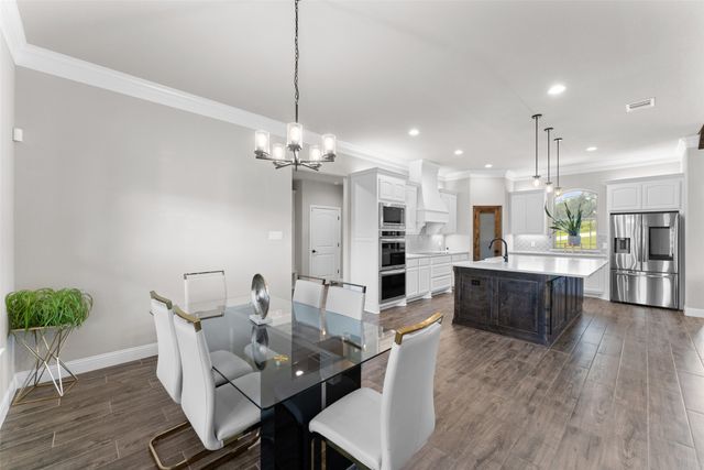 1055 Meadow Wood Terrace, Azle, TX 76020