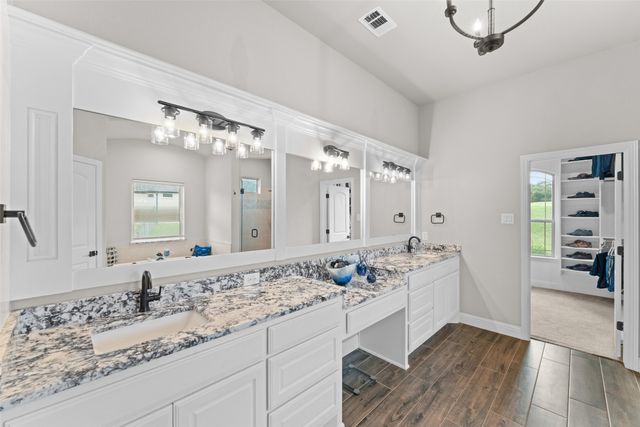 1055 Meadow Wood Terrace, Azle, TX 76020