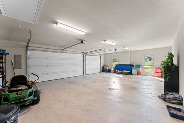 1055 Meadow Wood Terrace, Azle, TX 76020