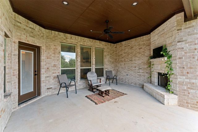 1055 Meadow Wood Terrace, Azle, TX 76020