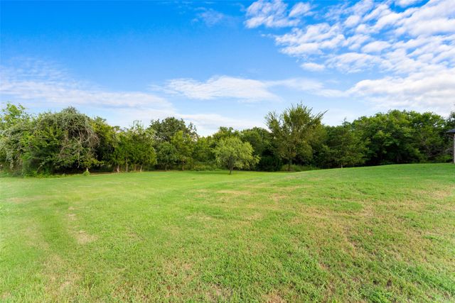 1055 Meadow Wood Terrace, Azle, TX 76020