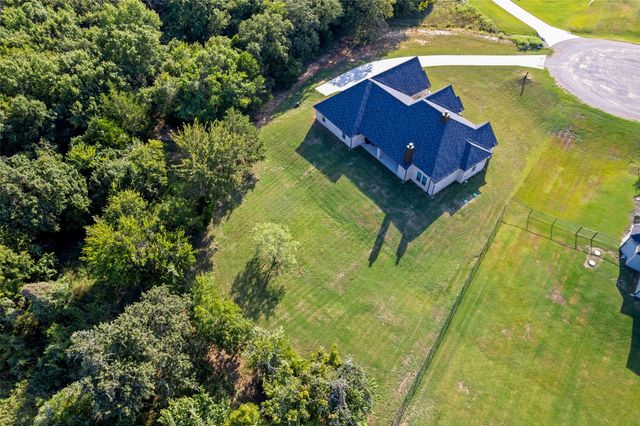 1055 Meadow Wood Terrace, Azle, TX 76020