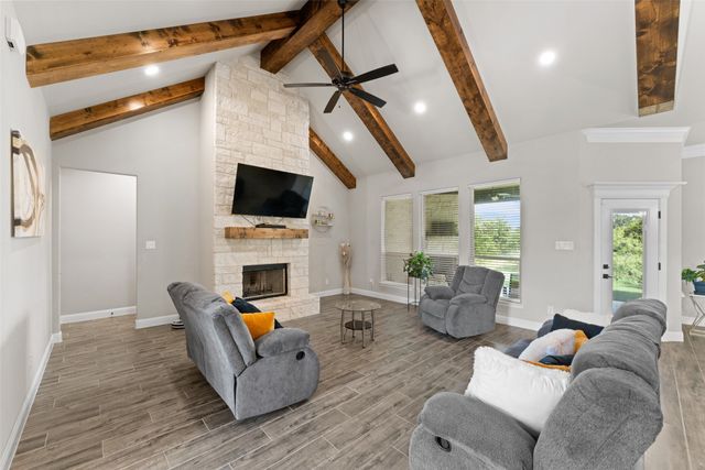 1055 Meadow Wood Terrace, Azle, TX 76020