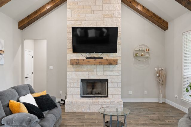 1055 Meadow Wood Terrace, Azle, TX 76020